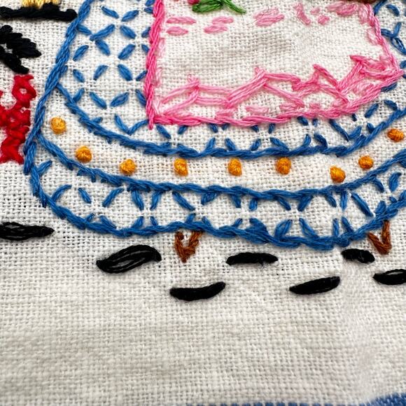 Vintage handmade TEA TOWEL embroidered cottagecore - THURSDAY - hand stitched - Picture 5 of 13